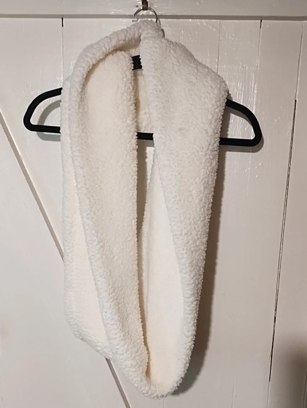 a.n.a Plush Faux Fur Infinity Scarf in Off-White EUC OSFM.